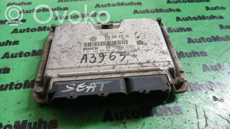 Engine control unit/module ECU   0261206823,030906032AS