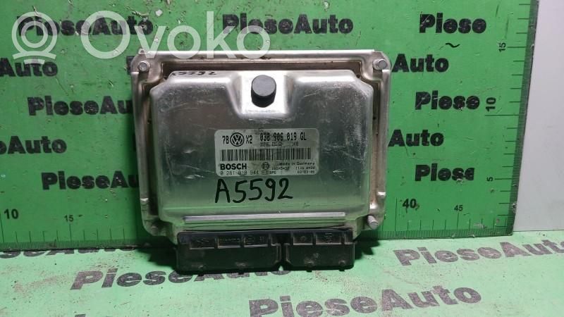 Volkswagen PASSAT B5.5 Unité de commande, module ECU de moteur 