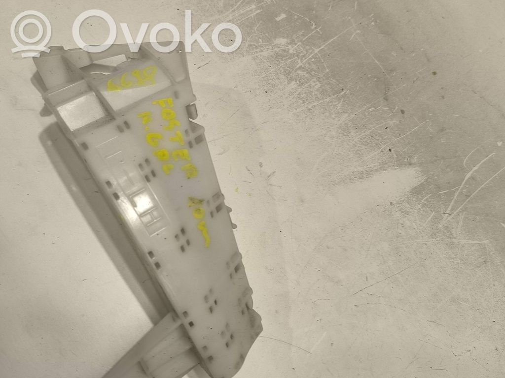 Rear bumper mounting bracket   E514