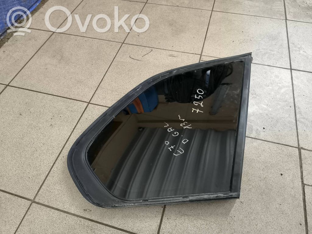 Rear side window   7207884,1427613988