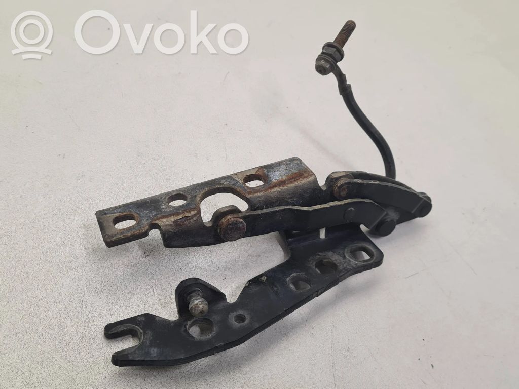 Engine bonnet/hood hinges   8402173