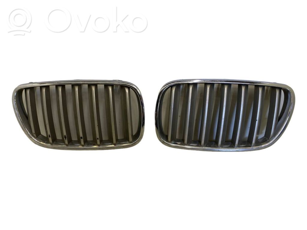 BMW X3 E83 Front bumper upper radiator grill 