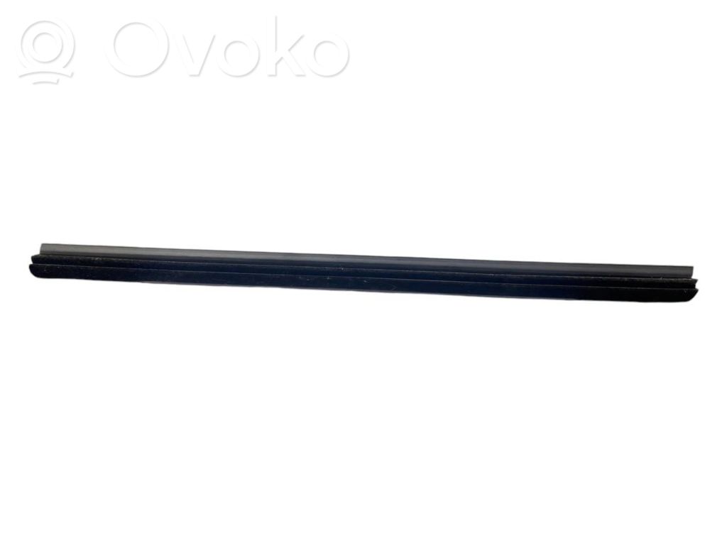 Skoda Yeti (5L) Gumowa uszczelka szyby drzwi tylnych 