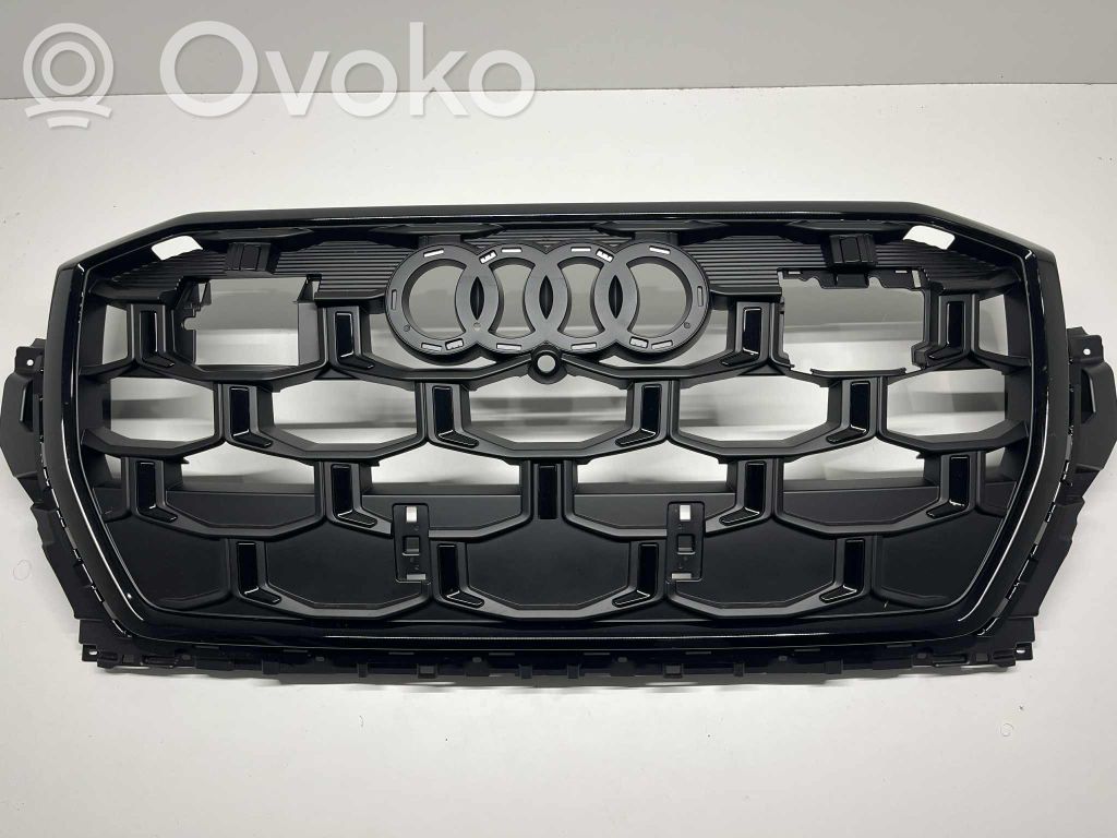 Audi Q7 4M Etupuskurin ylempi jäähdytinsäleikkö 