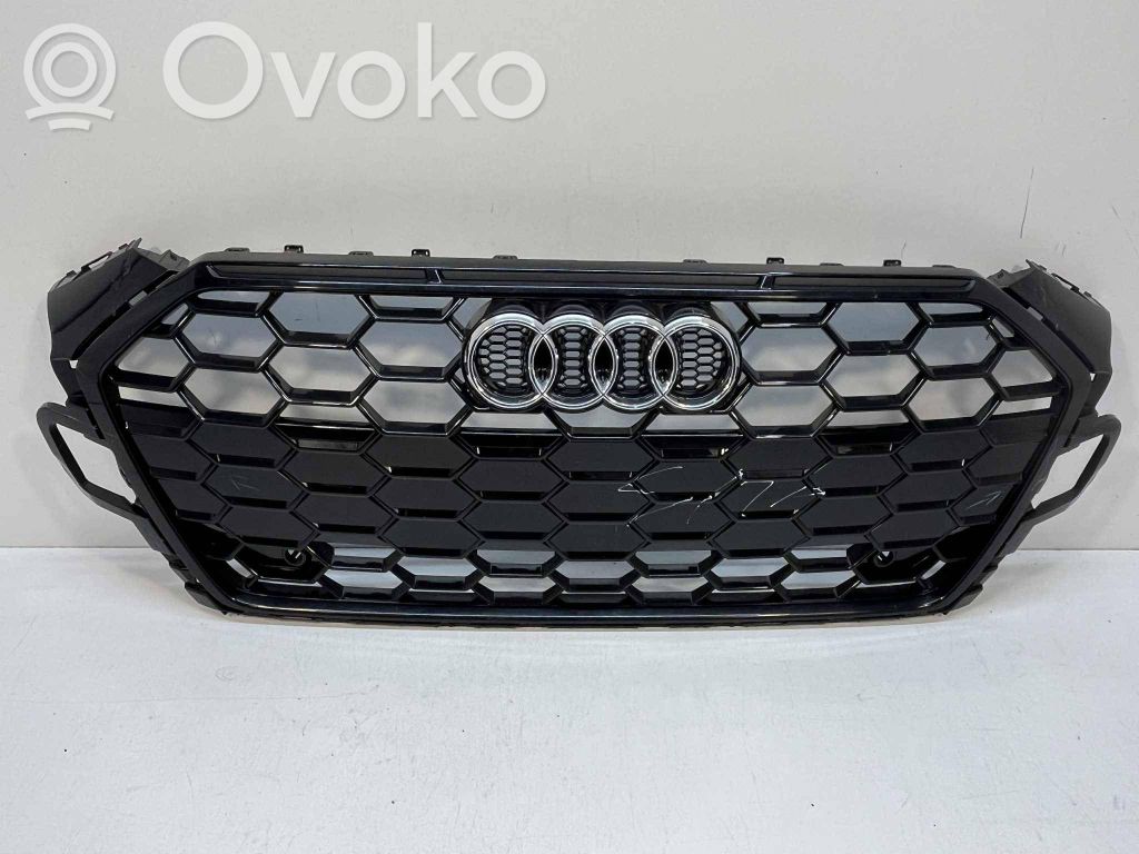 Audi A5 Grotelės viršutinės 