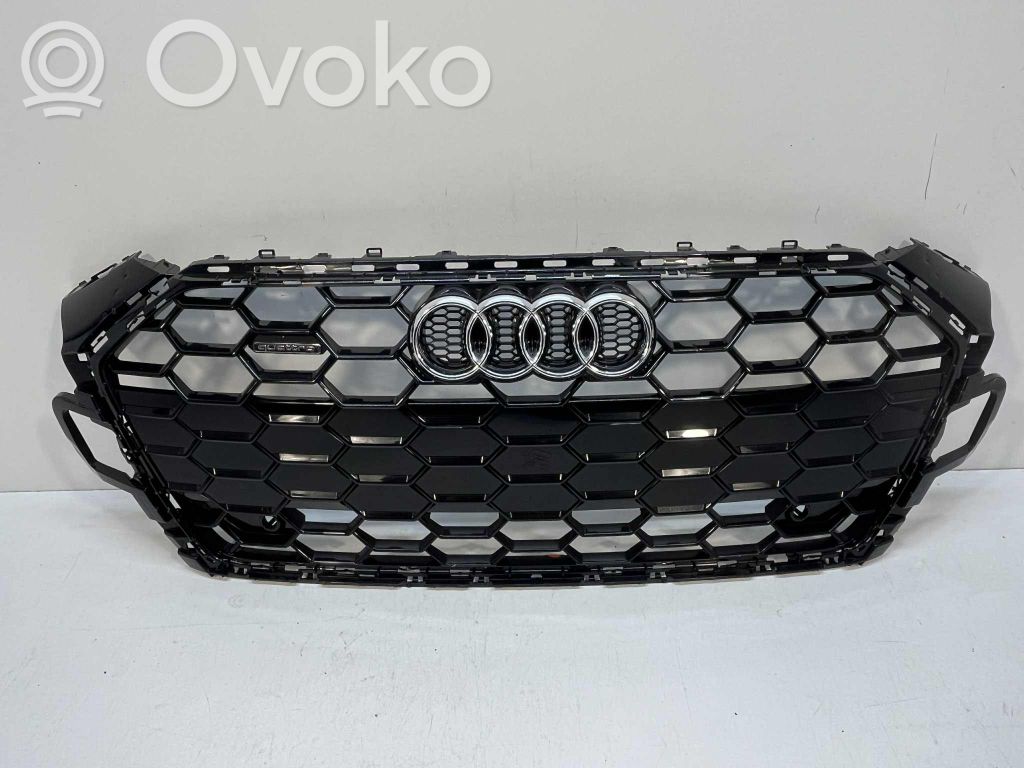 Audi A5 Grotelės viršutinės 
