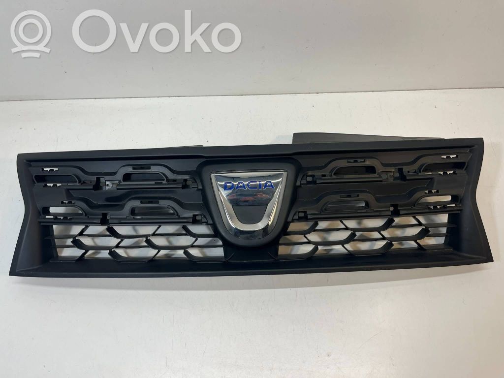Dacia Duster Etupuskurin ylempi jäähdytinsäleikkö 