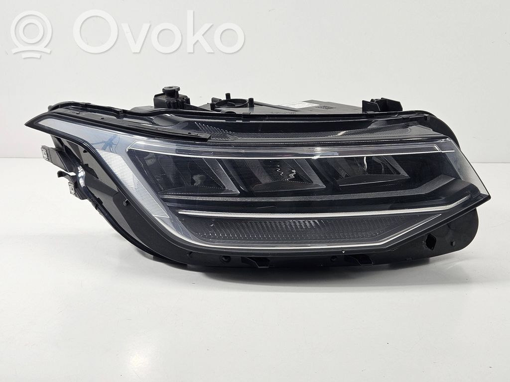 Volkswagen Tiguan Lampa przednia 