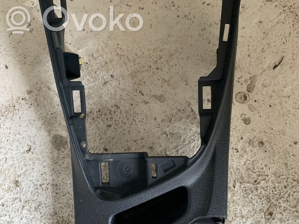 Toyota Auris E180 Ātrumu pārslēgšanas sviras dekoratīvā apdare (plastmasas) 