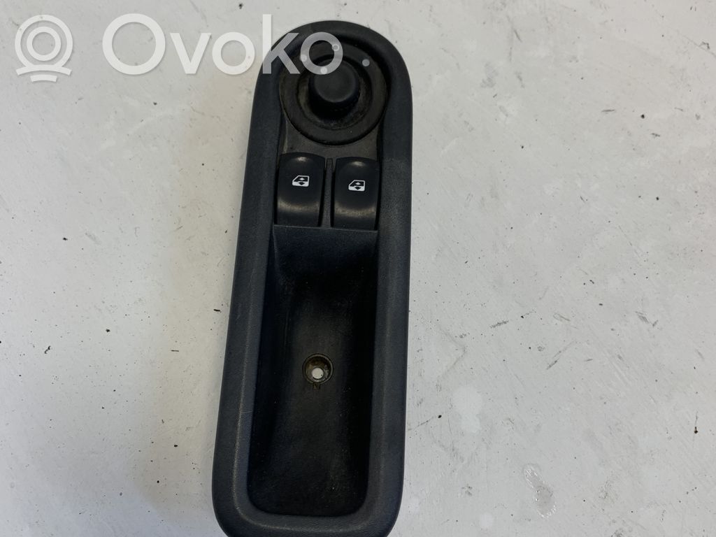 Renault Clio III Electric window control switch 