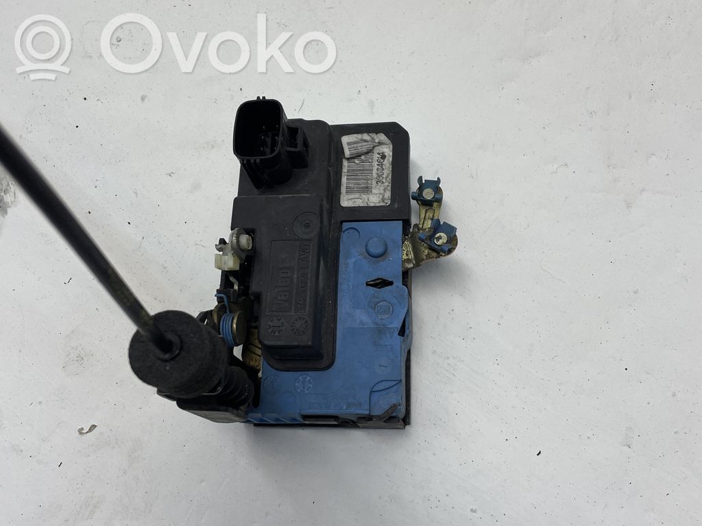 Volvo V70 Priekšpusē slēdzene 