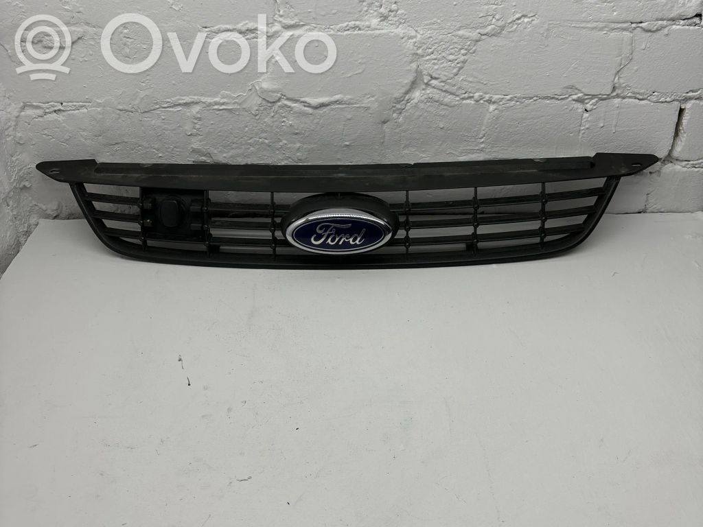 Ford Focus Grotelės viršutinės 