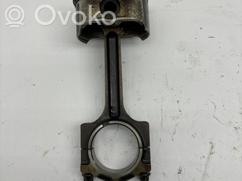Ford Focus Piston with connecting rod 