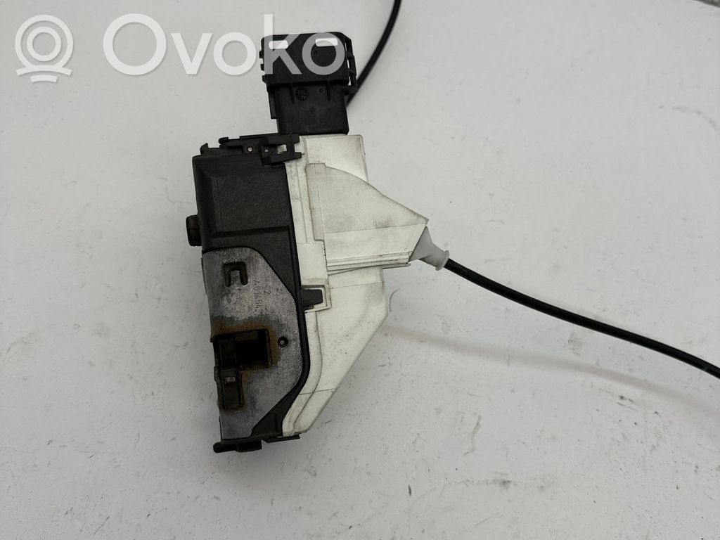 Peugeot 5008 Front door lock 