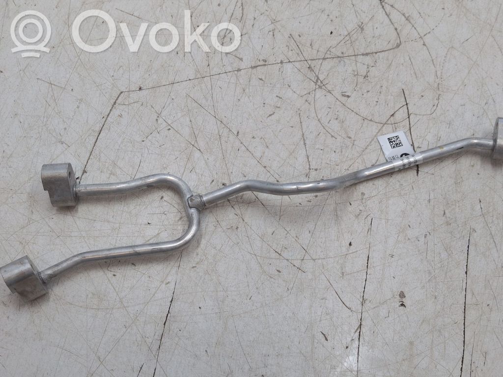 BMW XM Ilmastointilaitteen putki (A/C) 