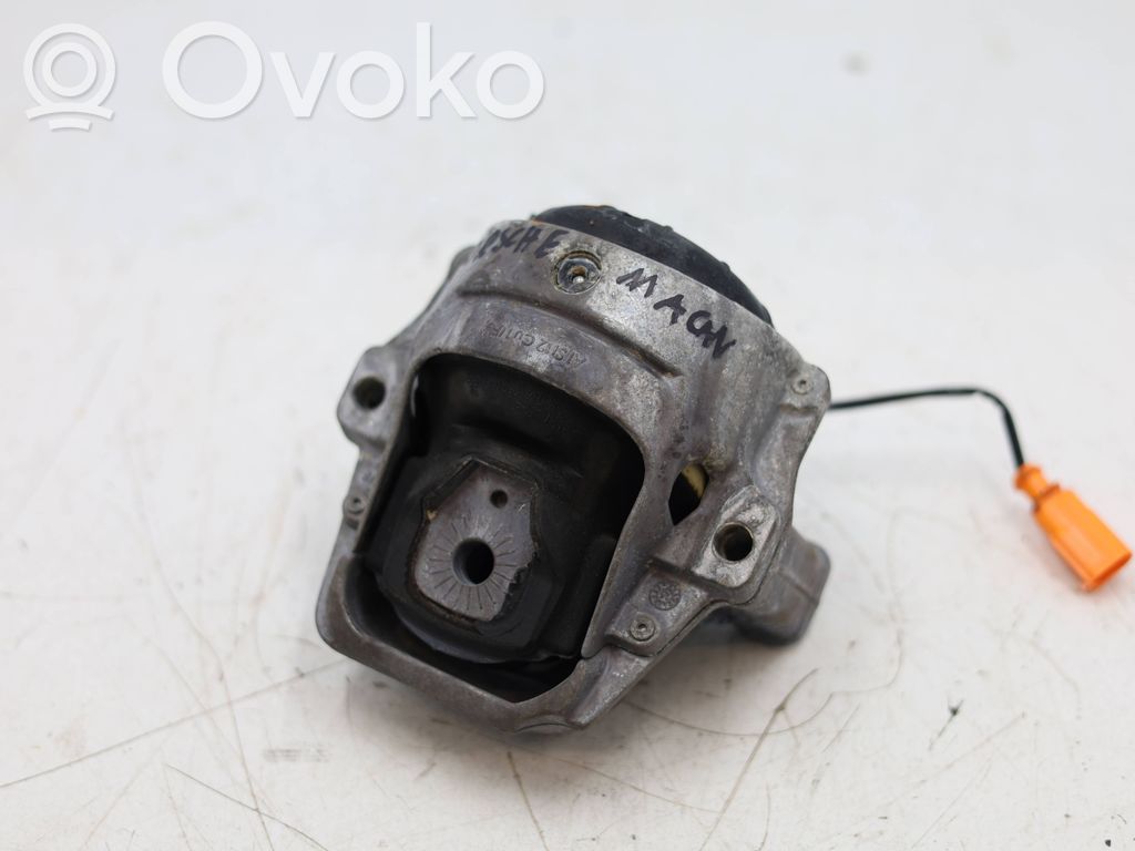 Porsche Macan (95B) Engine mount bracket 