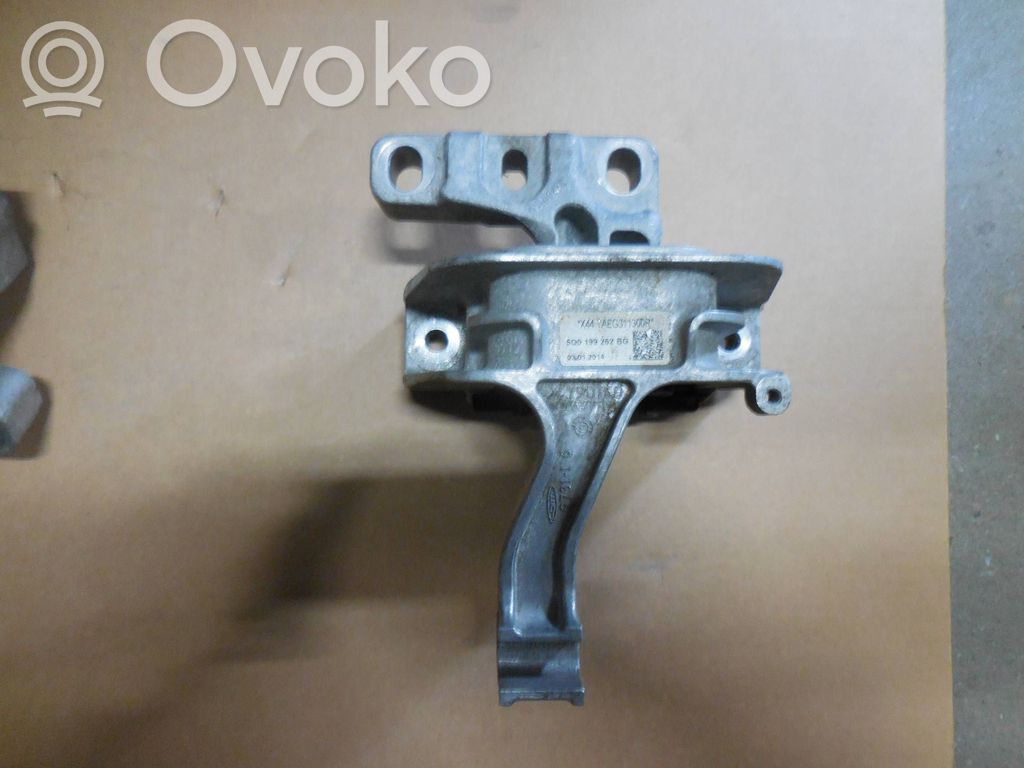 Volkswagen Golf VII Engine mount bracket 