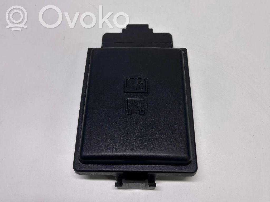 Jaguar XE Capac cutie siguranțe 
