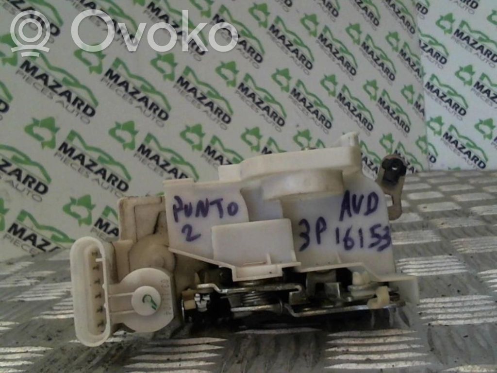 Fiat Punto (188) Priekšpusē slēdzene 