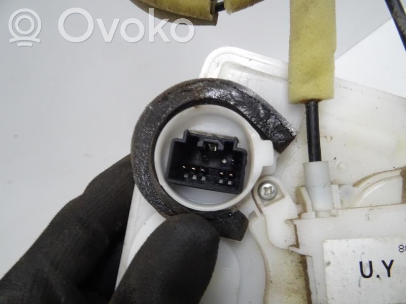 Mazda 2 Priekšpusē slēdzene 