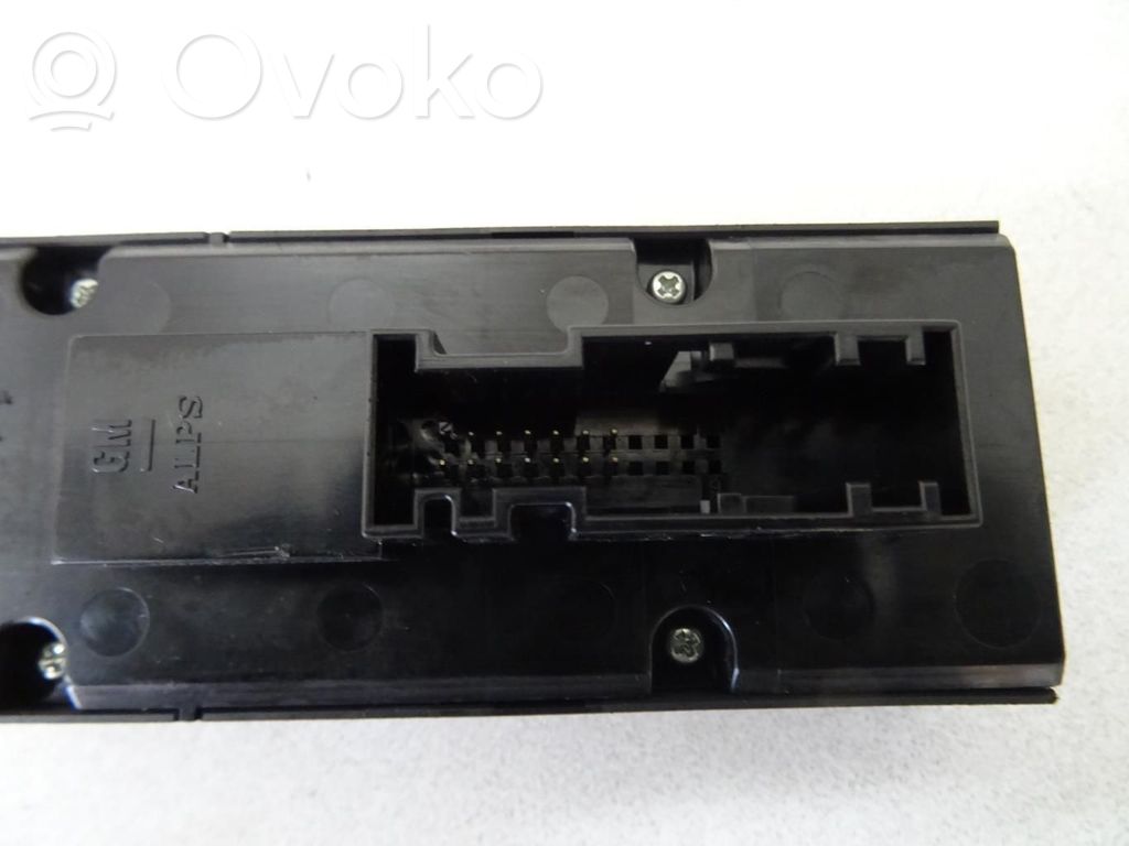 Opel Astra H Electric window control switch 