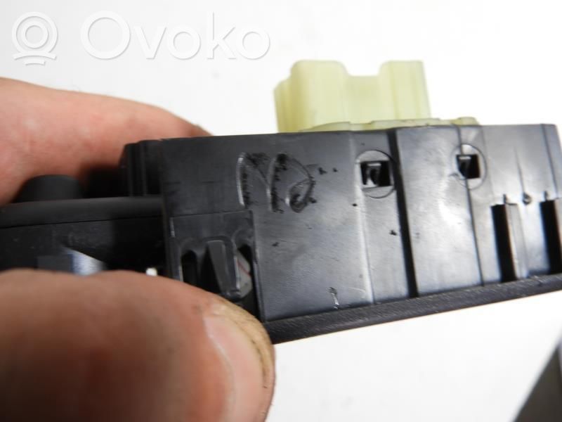 Renault Clio IV Electric window control switch 