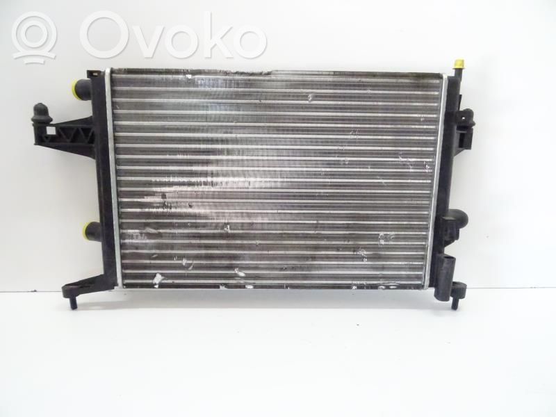 Opel Corsa C Aušinimo skysčio radiatorius 