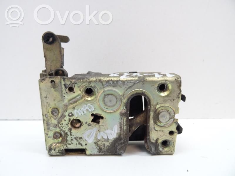 Peugeot 405 Etuoven lukko 