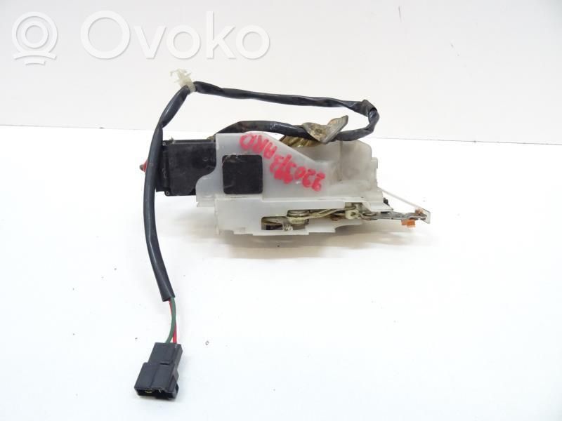 Mazda 323 Zamek drzwi tylnych 
