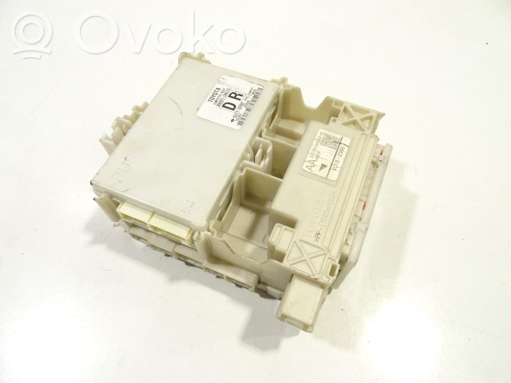 Toyota Aygo AB40 Ramka / Moduł bezpieczników 