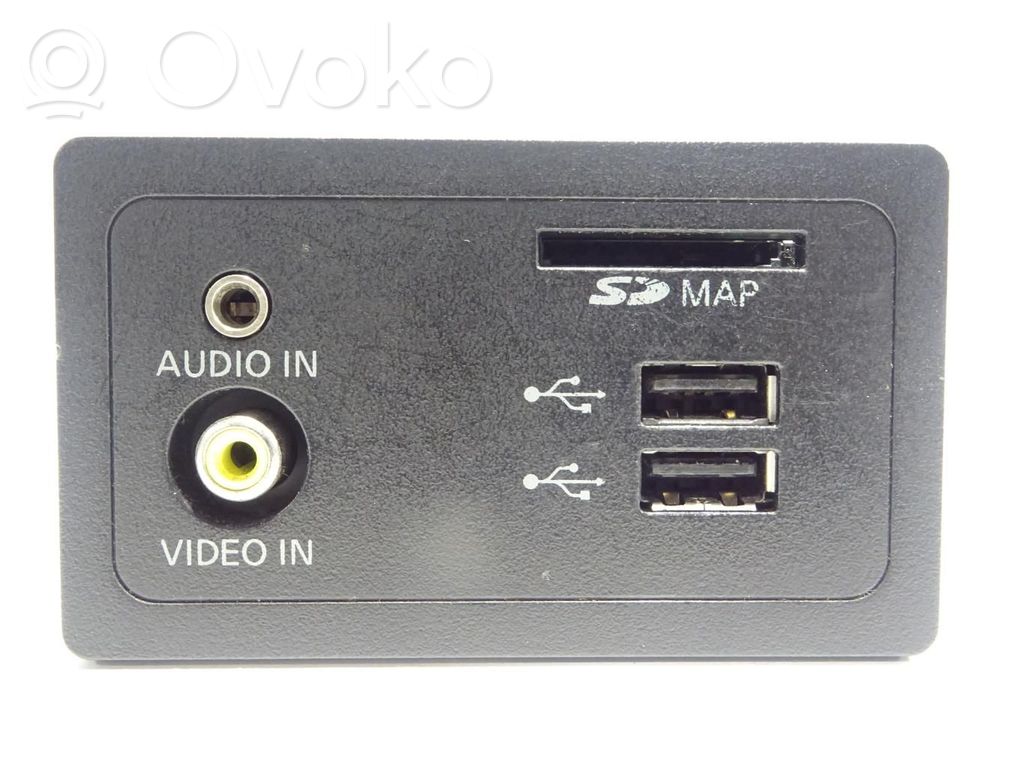 Infiniti Q50 Gniazdo / Złącze USB 