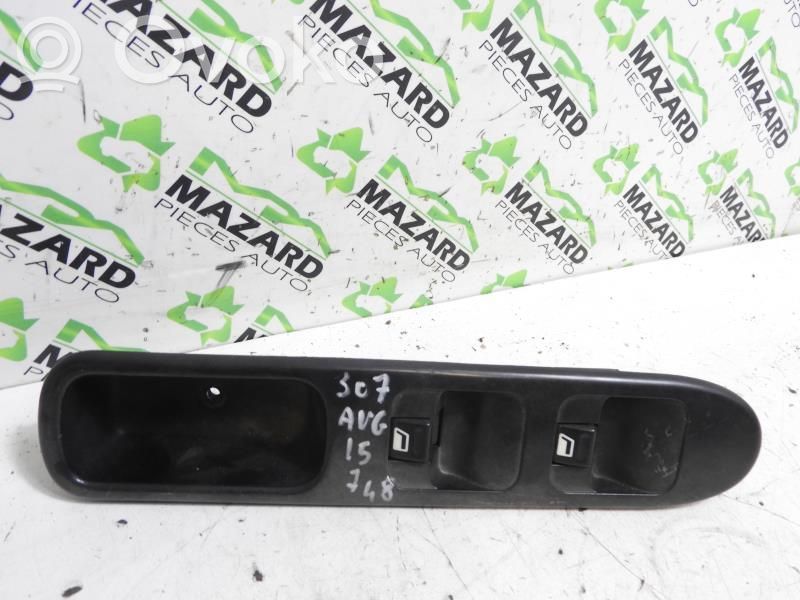 Peugeot 307 Electric window control switch 