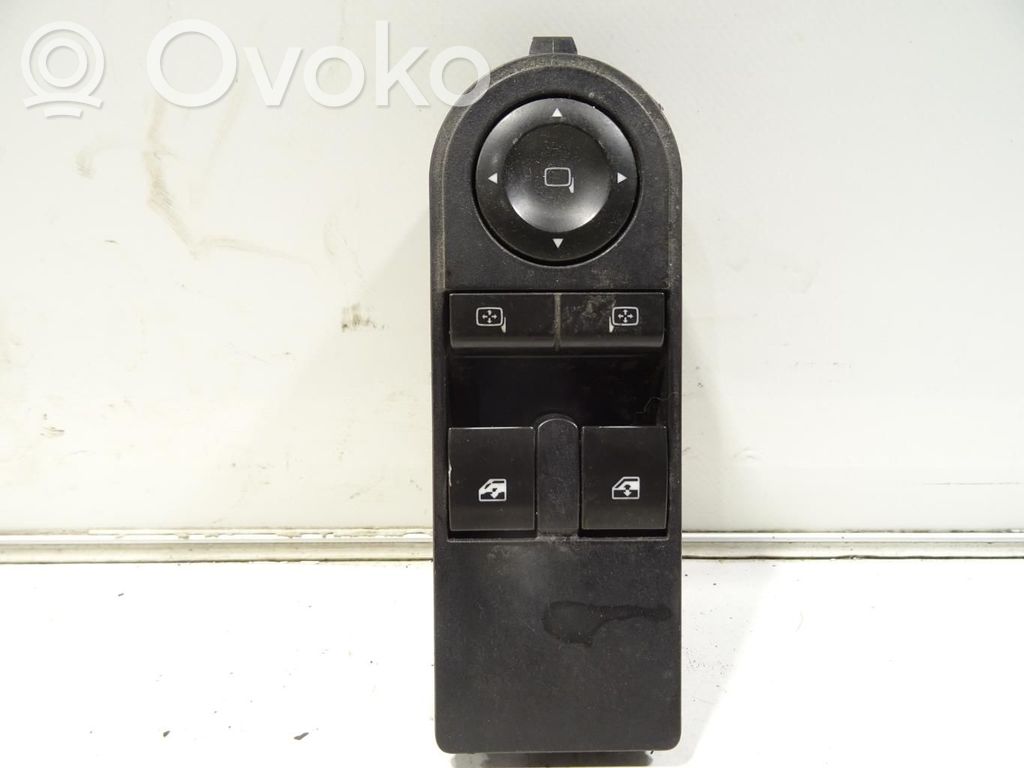 Opel Zafira B Electric window control switch 