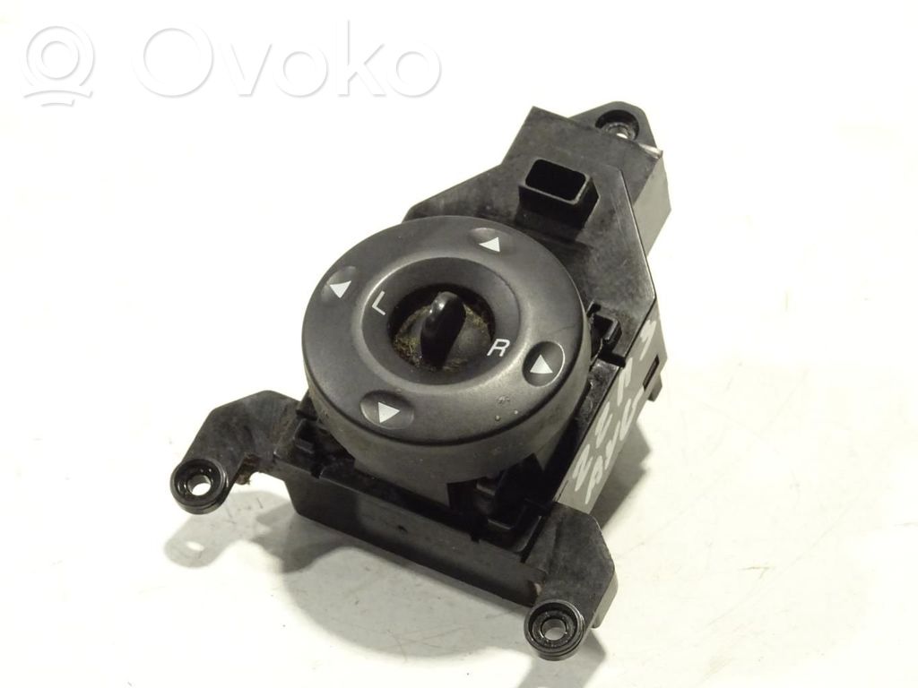 Hyundai Santa Fe Wing mirror switch 