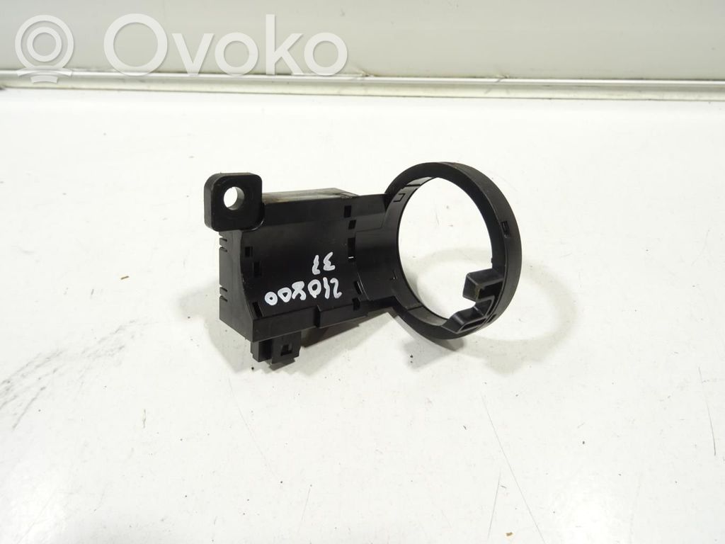 Nissan Note (E12) Virtalukko 