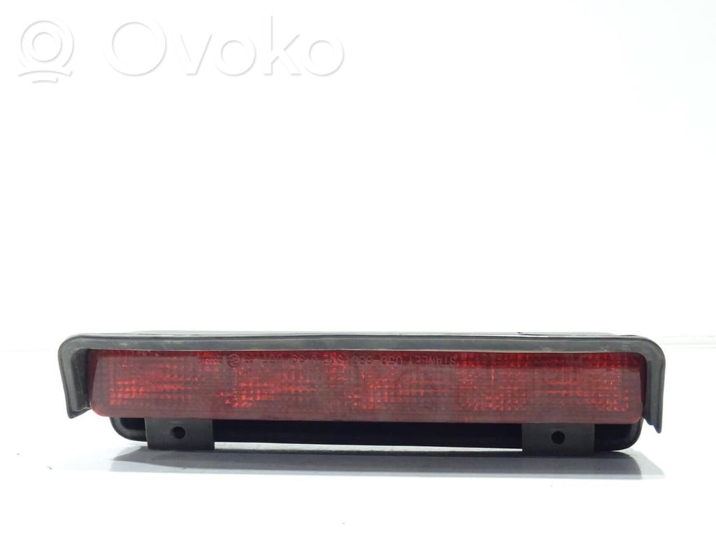 Mitsubishi Pajero Third/center stoplight 