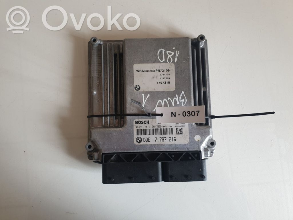 BMW 1 E81 E87 Engine control unit/module 