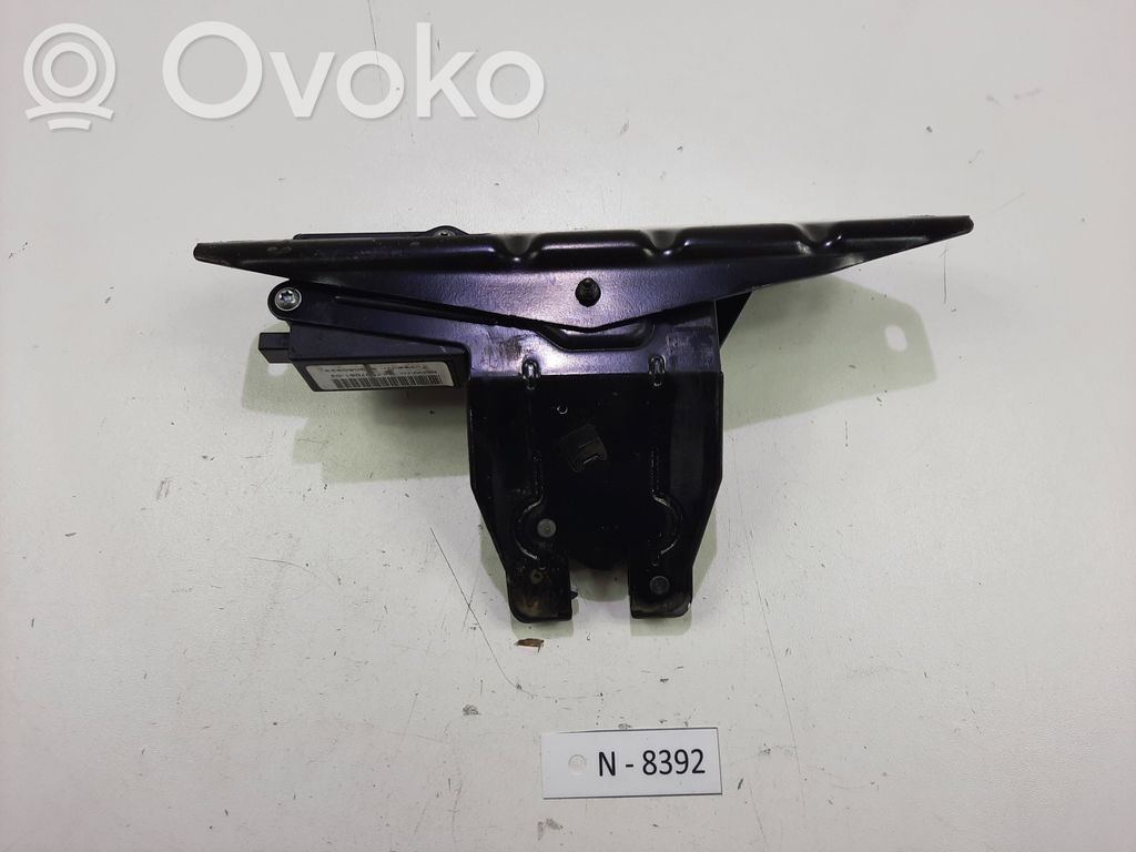 BMW 5 E60 E61 Aizmugurējā pārsega slēdzene 
