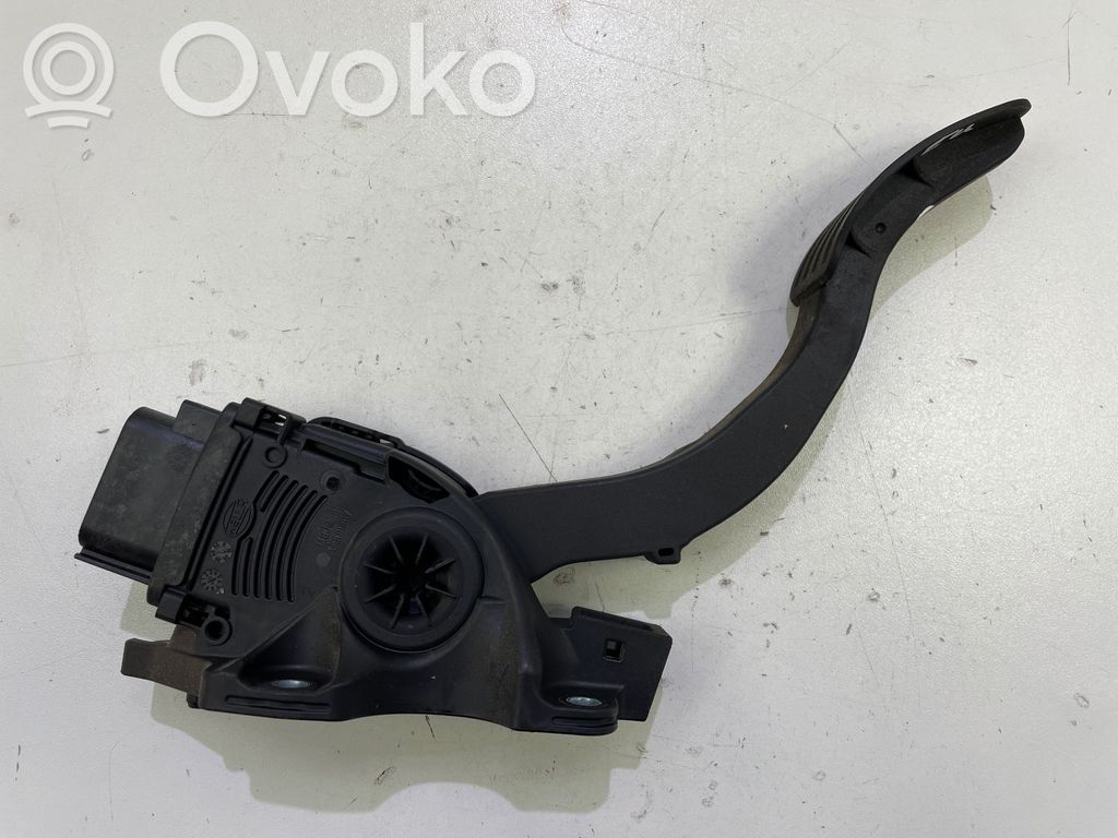 Volvo V70 Accelerator throttle pedal 