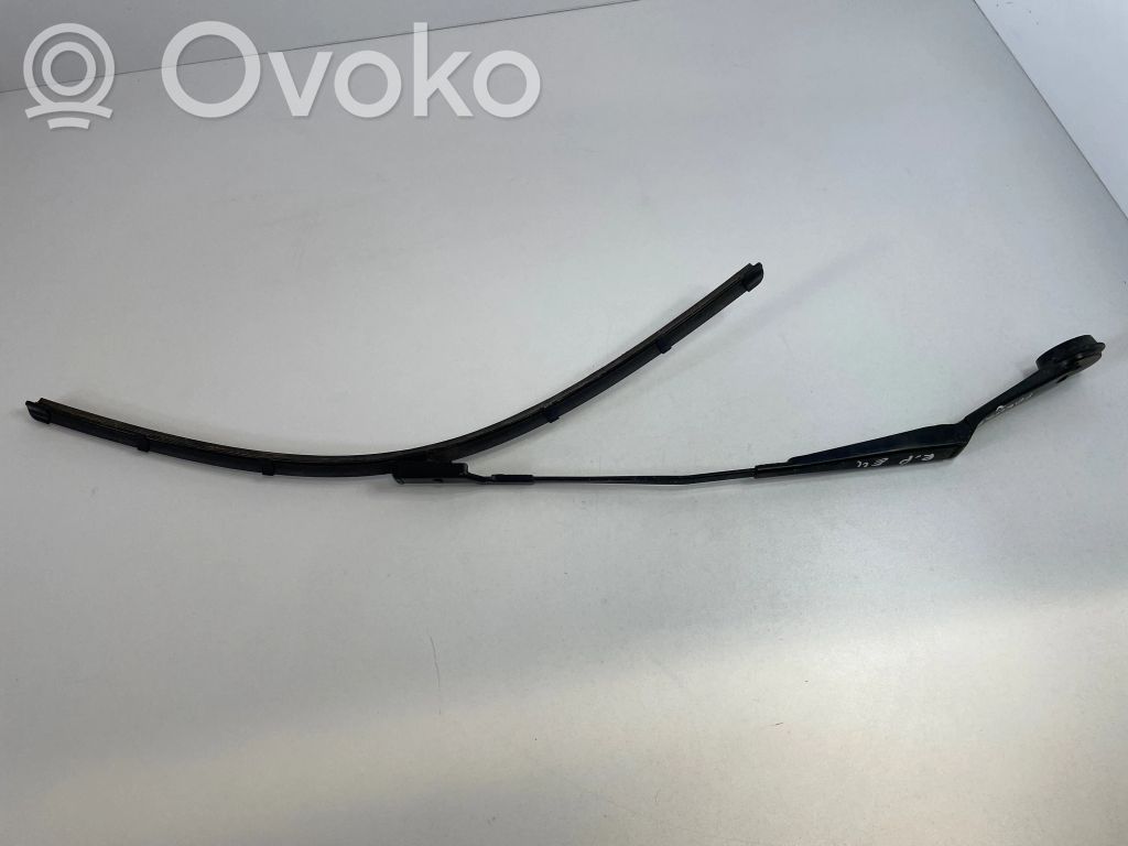 Ford Focus Front wiper blade arm 