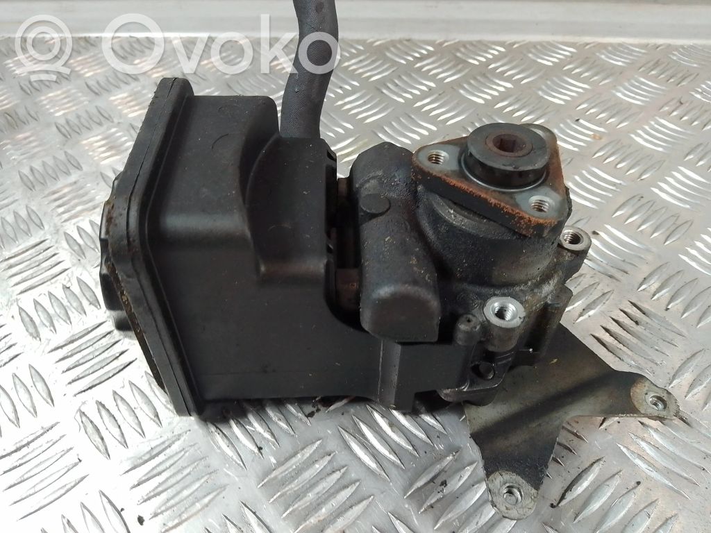 BMW 5 E39 Power steering pump 