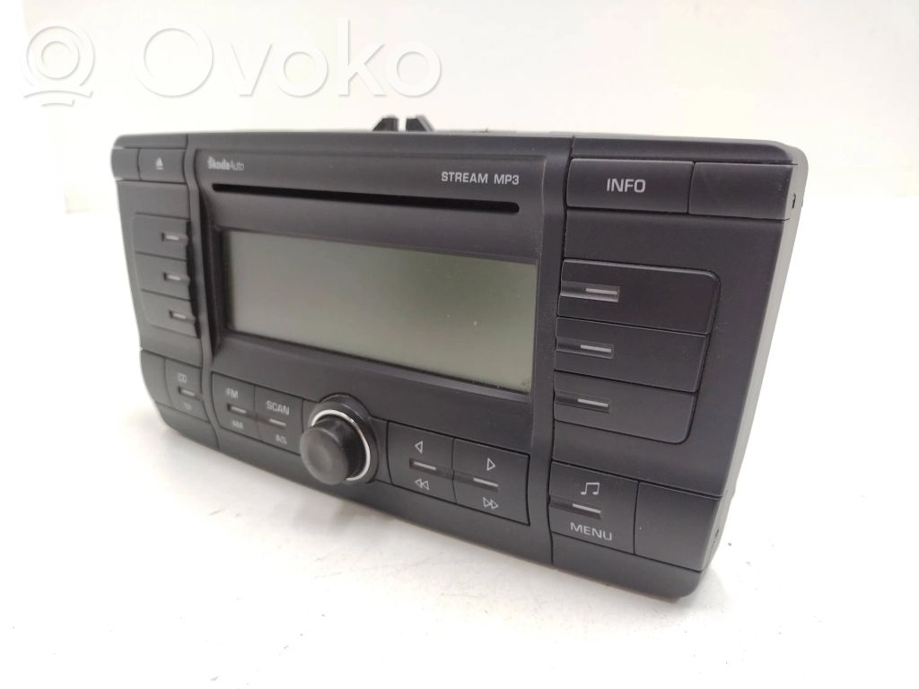 Skoda Octavia Mk2 (1Z) Panel / Radioodtwarzacz CD/DVD/GPS 