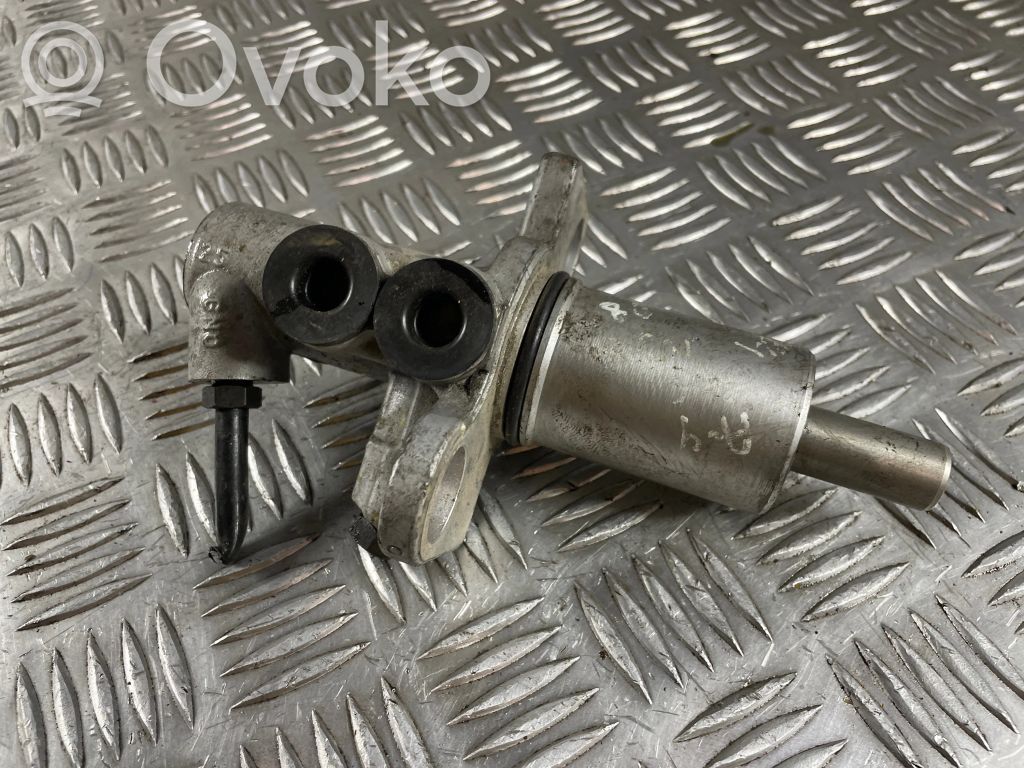 Audi A4 S4 B7 8E 8H Pääjarrusylinteri 