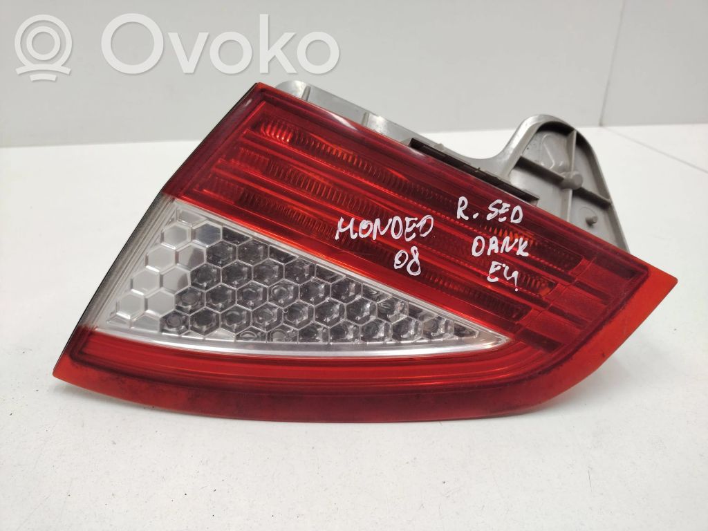 Ford Mondeo MK IV Feux arrière sur hayon 