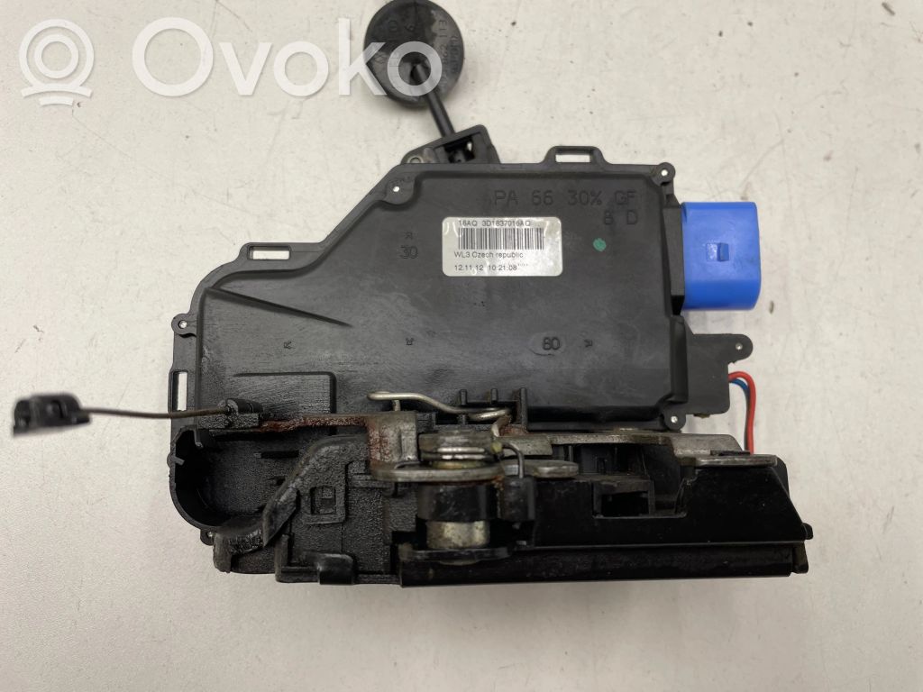 Volkswagen Touran II Front door lock 
