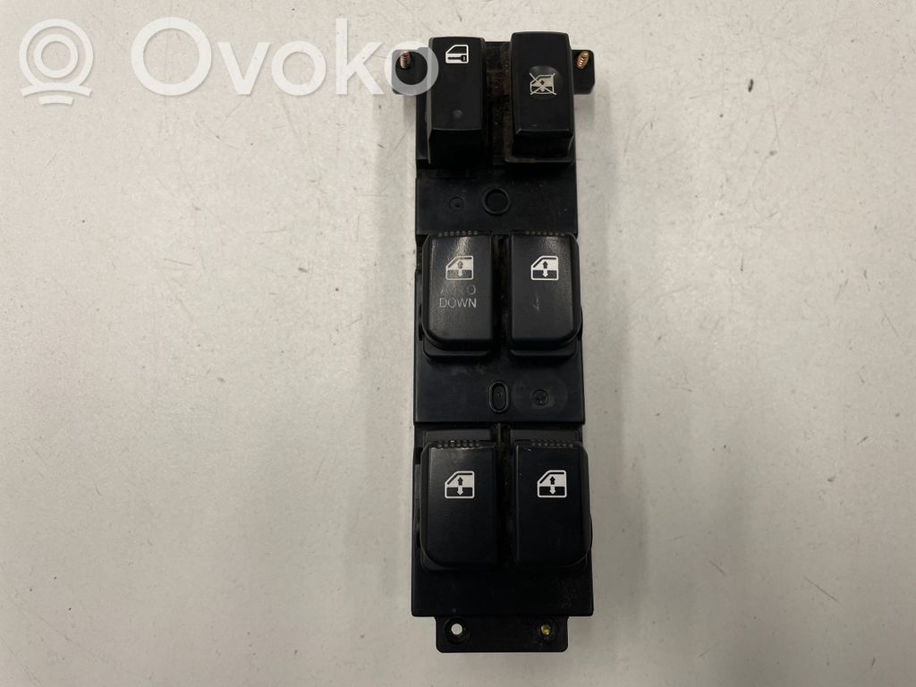 Hyundai Santa Fe Electric window control switch 