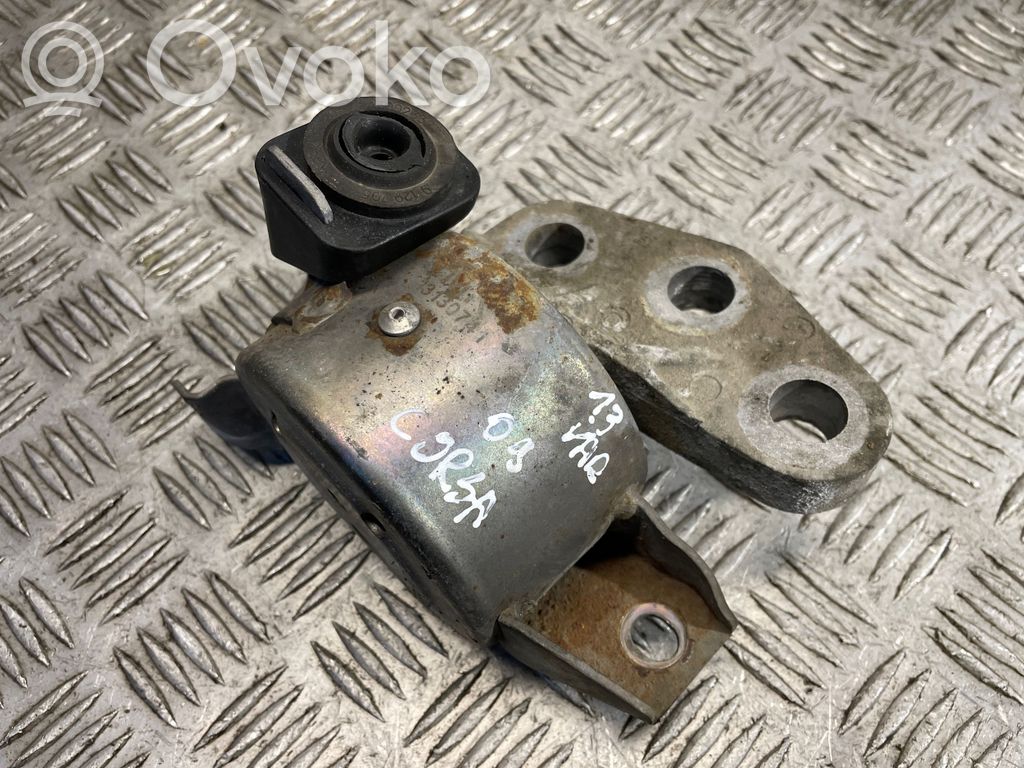 Opel Corsa D Engine mount bracket 