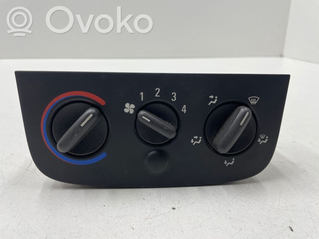 Opel Combo C Climate control unit 