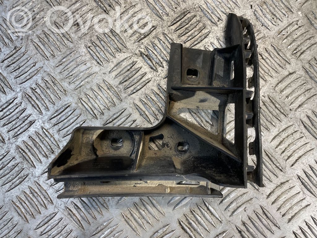 Volkswagen Touran II Uchwyt / Mocowanie zderzaka tylnego 