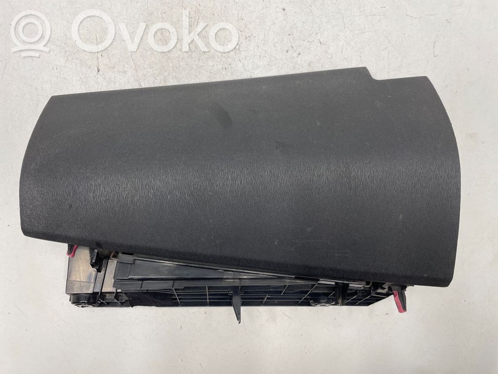 Toyota Prius (XW20) Крышка ящика для вещей (бардачка) 